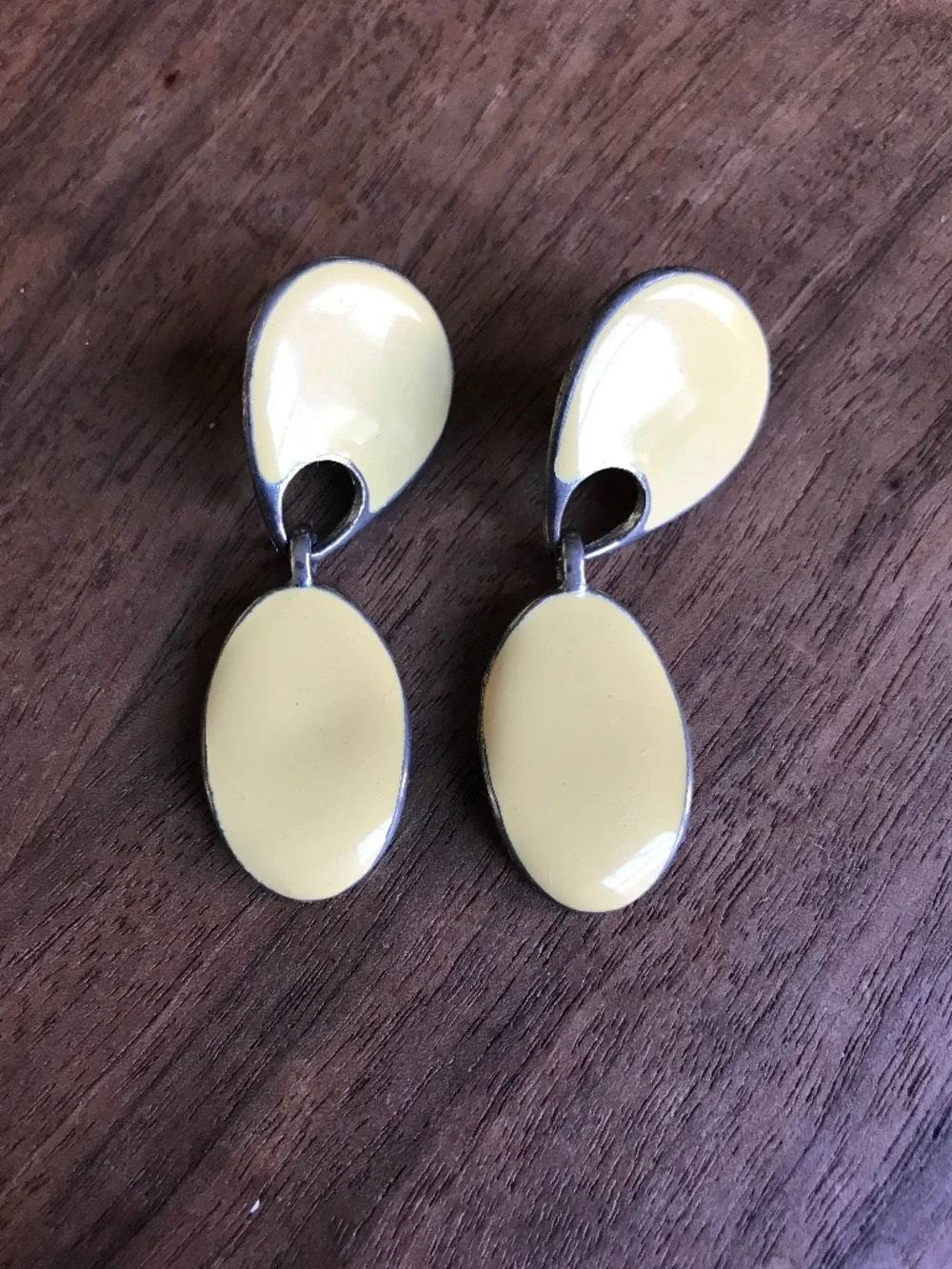 Vintage Gold-Tone Cream Enamel Dangle Earrings Pierced 80s Statement‎